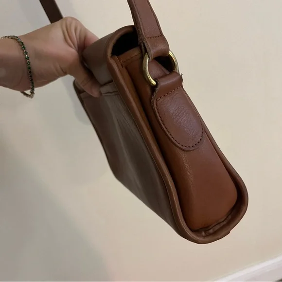 Vintage Coach Devon Tan Leather Crossbody Bag 9908 - Picture 6 of 9